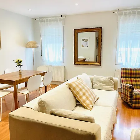 Calido Y Acogedor En El Centro De Con Parking Privado