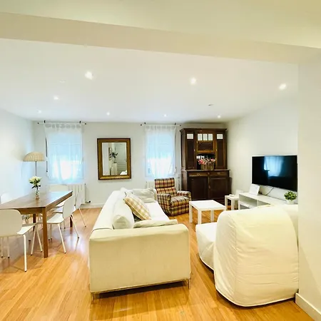 Calido Y Acogedor En El Centro De Con Parking Privado