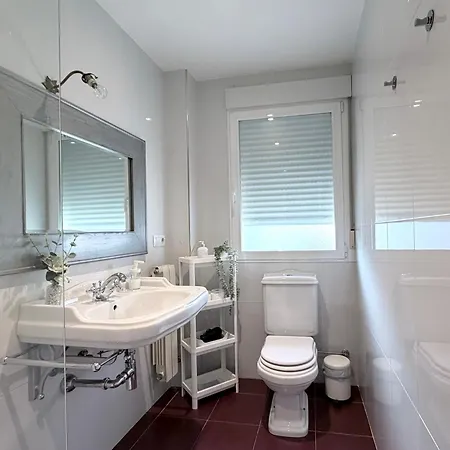 Apartamento Cálido Y Acogedor En El Centro De Con Parking Privado *