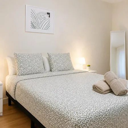 Apartamento Cálido Y Acogedor En El Centro De Con Parking Privado