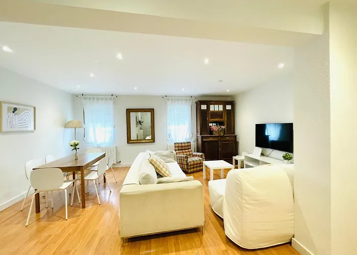 Calido Y Acogedor En El Centro De Con Parking Privado