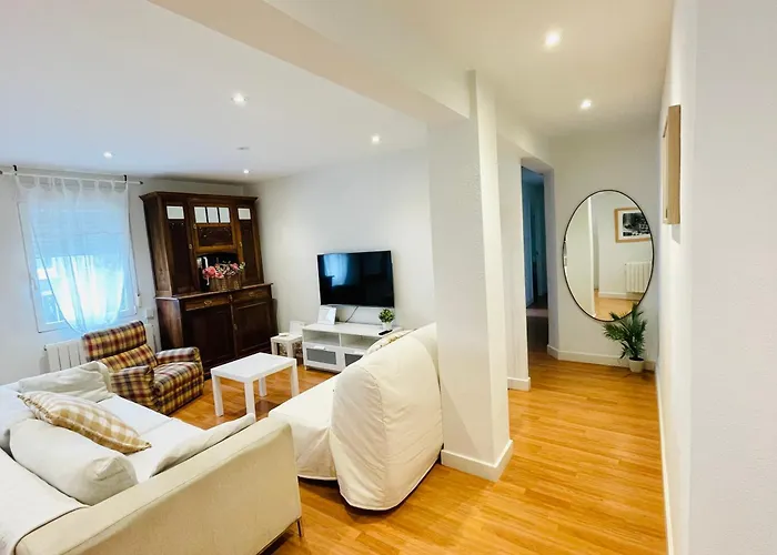 Calido Y Acogedor En El Centro De Con Parking Privado Lägenhet